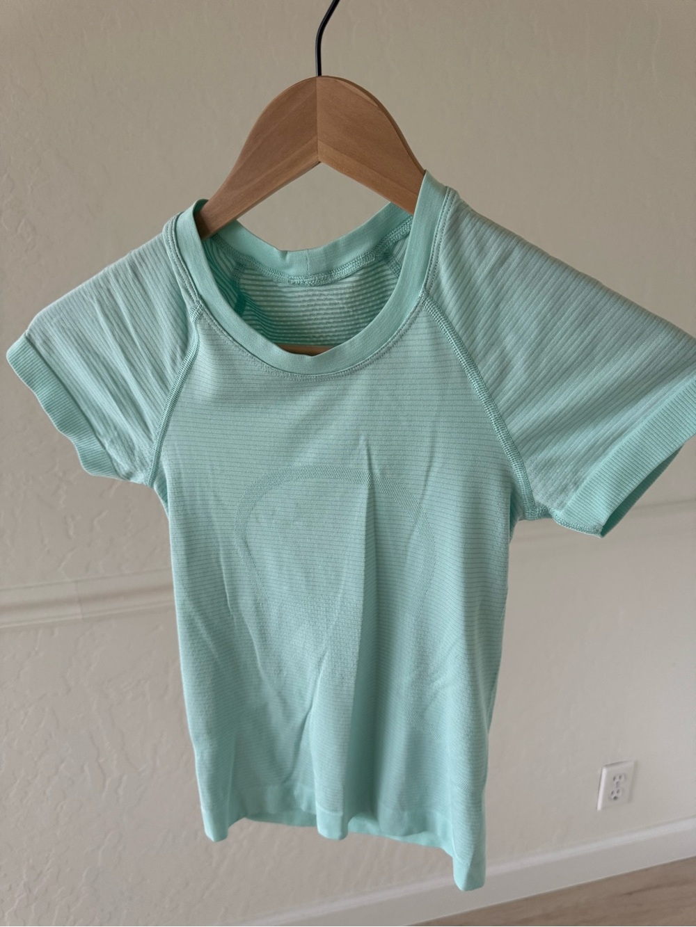 EUC-Lululemon swiftly tech short sleeve- Mint Green Sz0